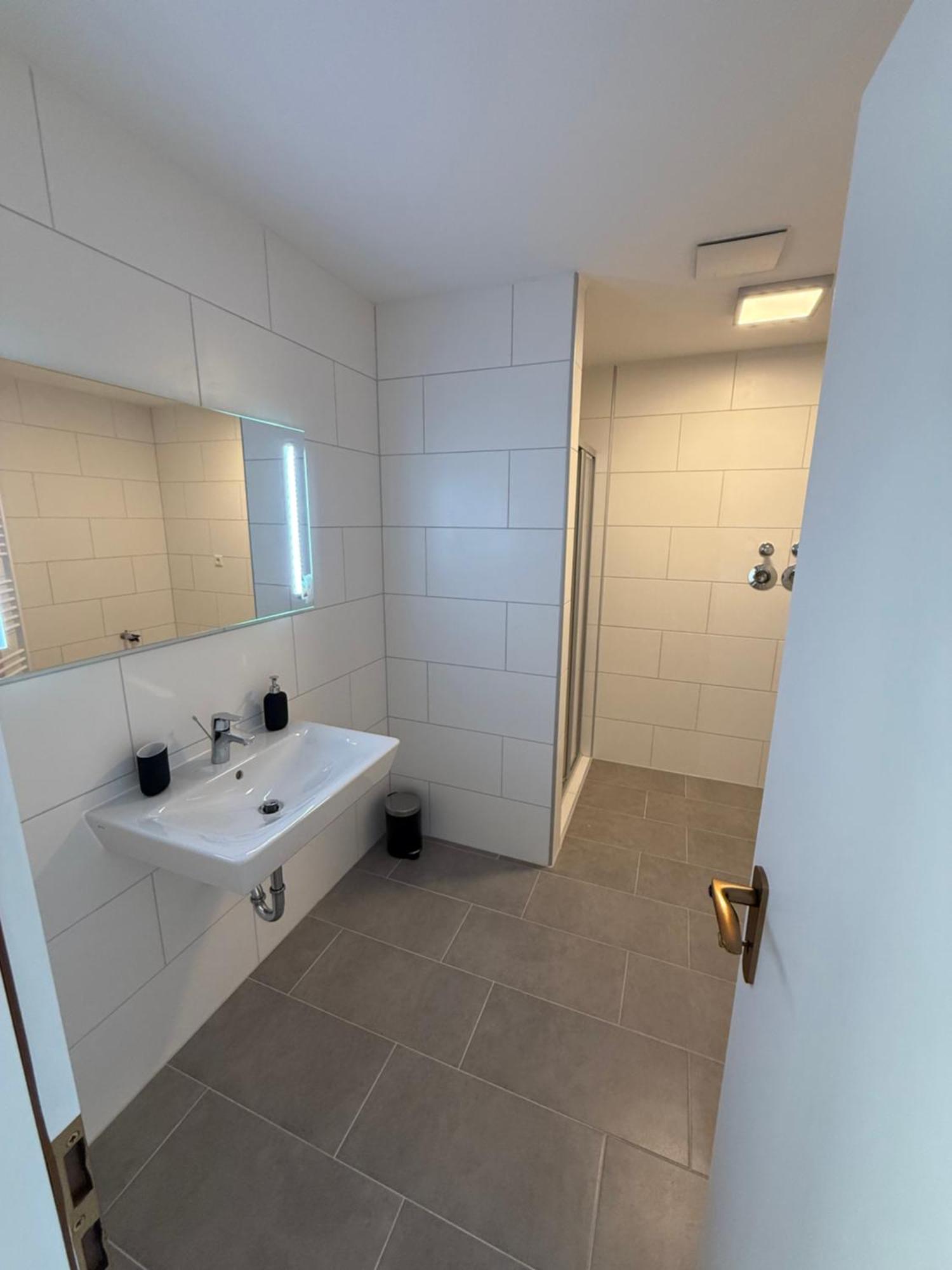 Modernes Apartment Duisburg-Mitte mit Balkon Exterior foto